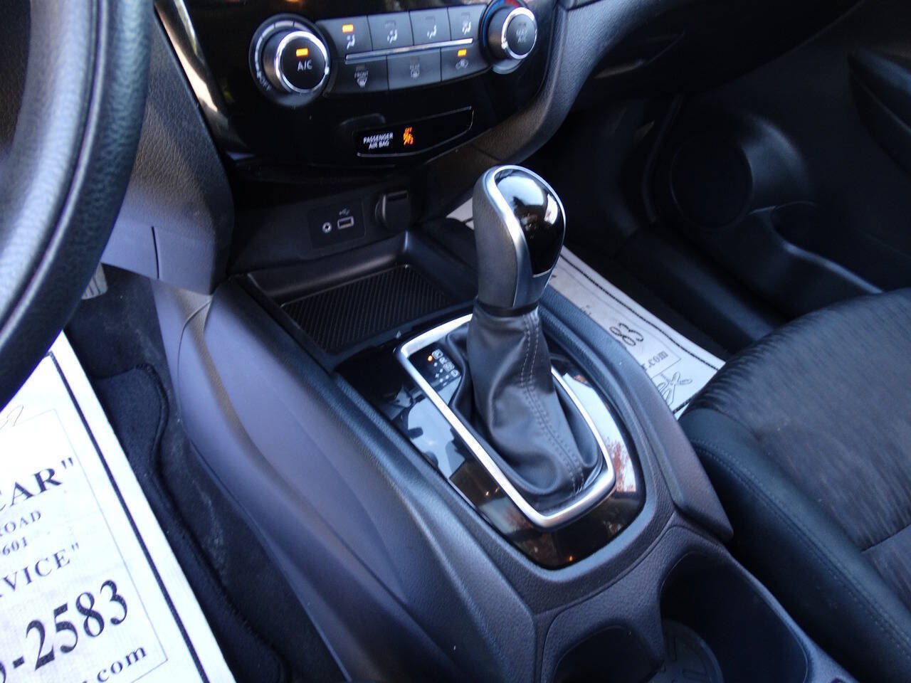 Used 2020 Nissan Rogue AWD w/ SV Moonroof Package image 32
