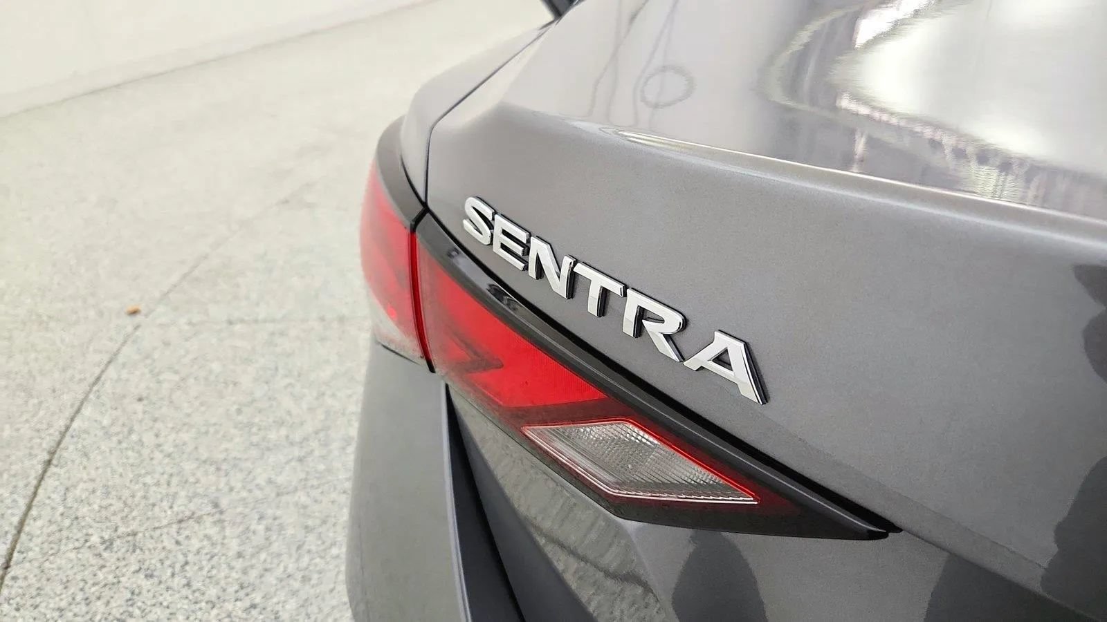 Used 2024 Nissan Sentra SV FWD image 33