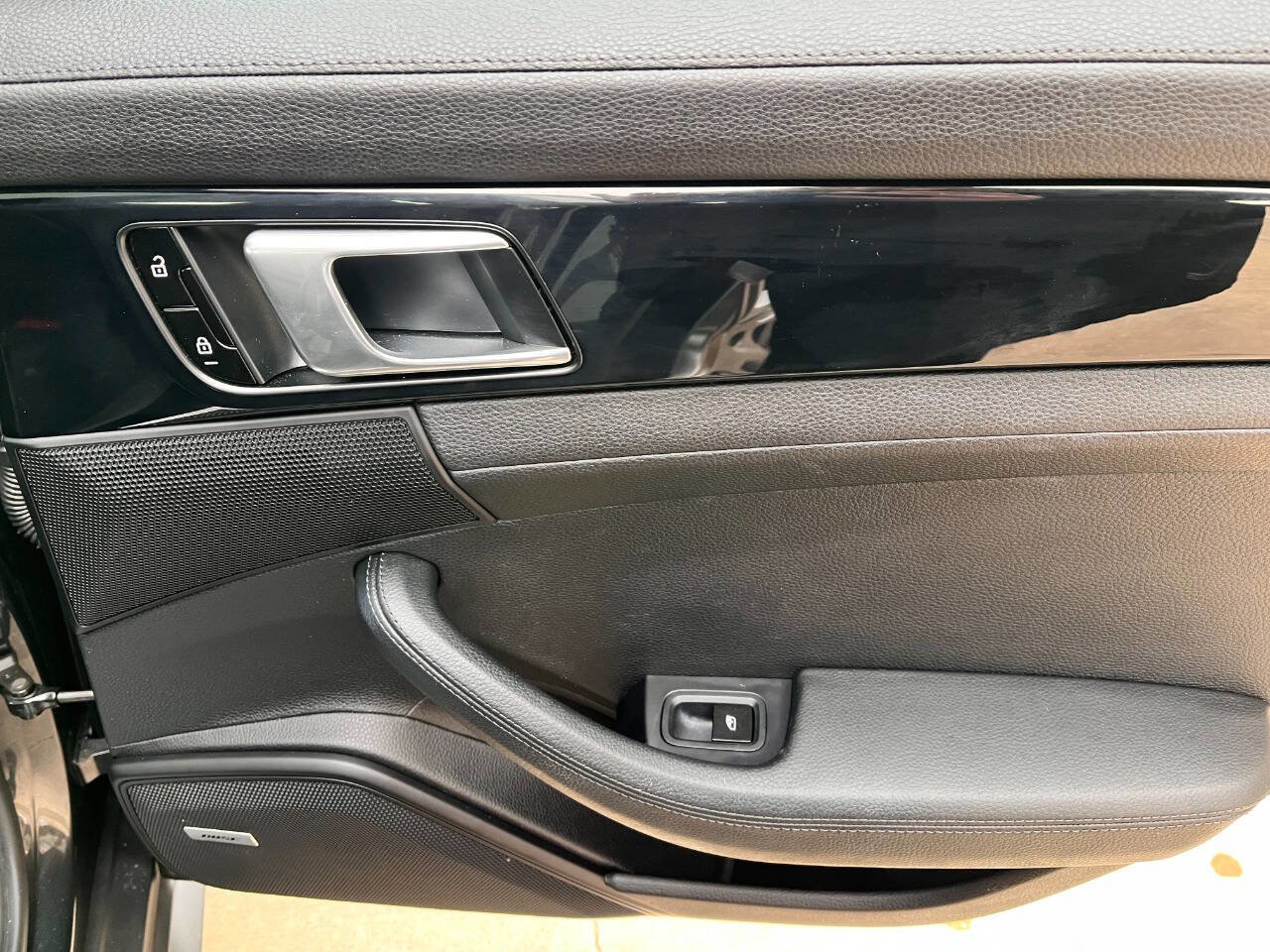 Used 2019 Porsche Panamera 4 image 23