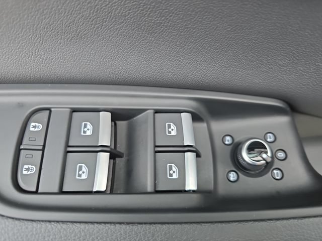 Used 2023 Audi Q7 2.0T Premium AWD/4WD image 32