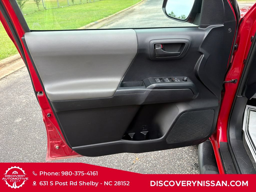 Used 2020 Toyota Tacoma SR AWD/4WD image 10
