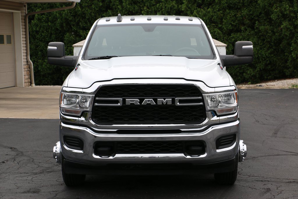 Used 2024 RAM 3500 Tradesman w/ Chrome Appearance Group AWD/4WD image 8