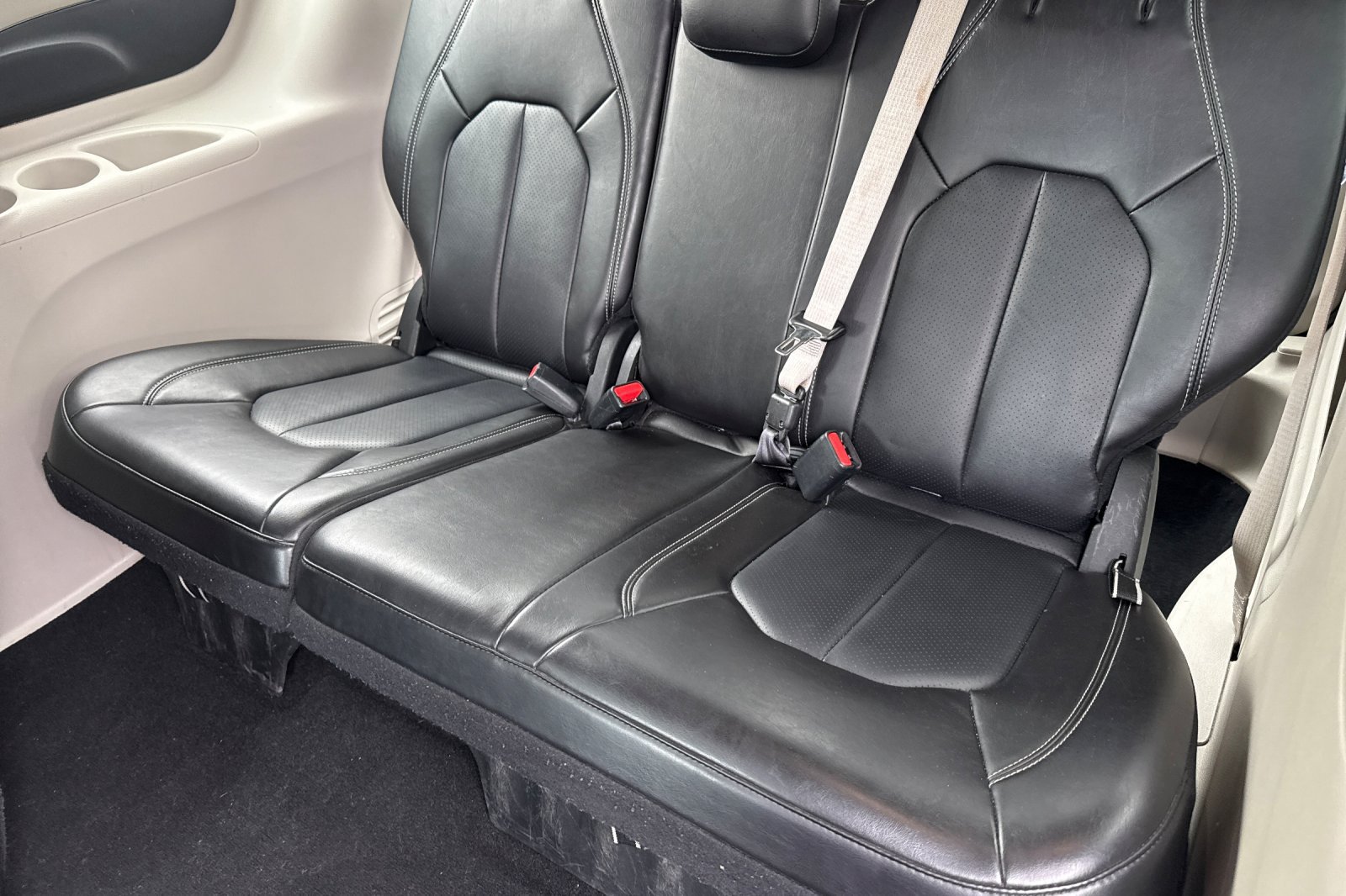 Used 2024 Chrysler Pacifica Touring-L FWD image 23