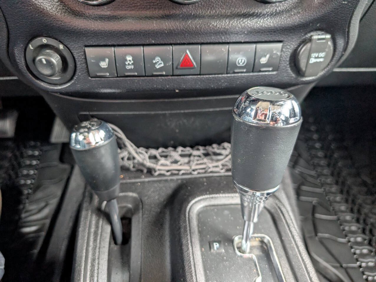 Used 2013 Jeep Wrangler Unlimited Sahara AWD/4WD image 16