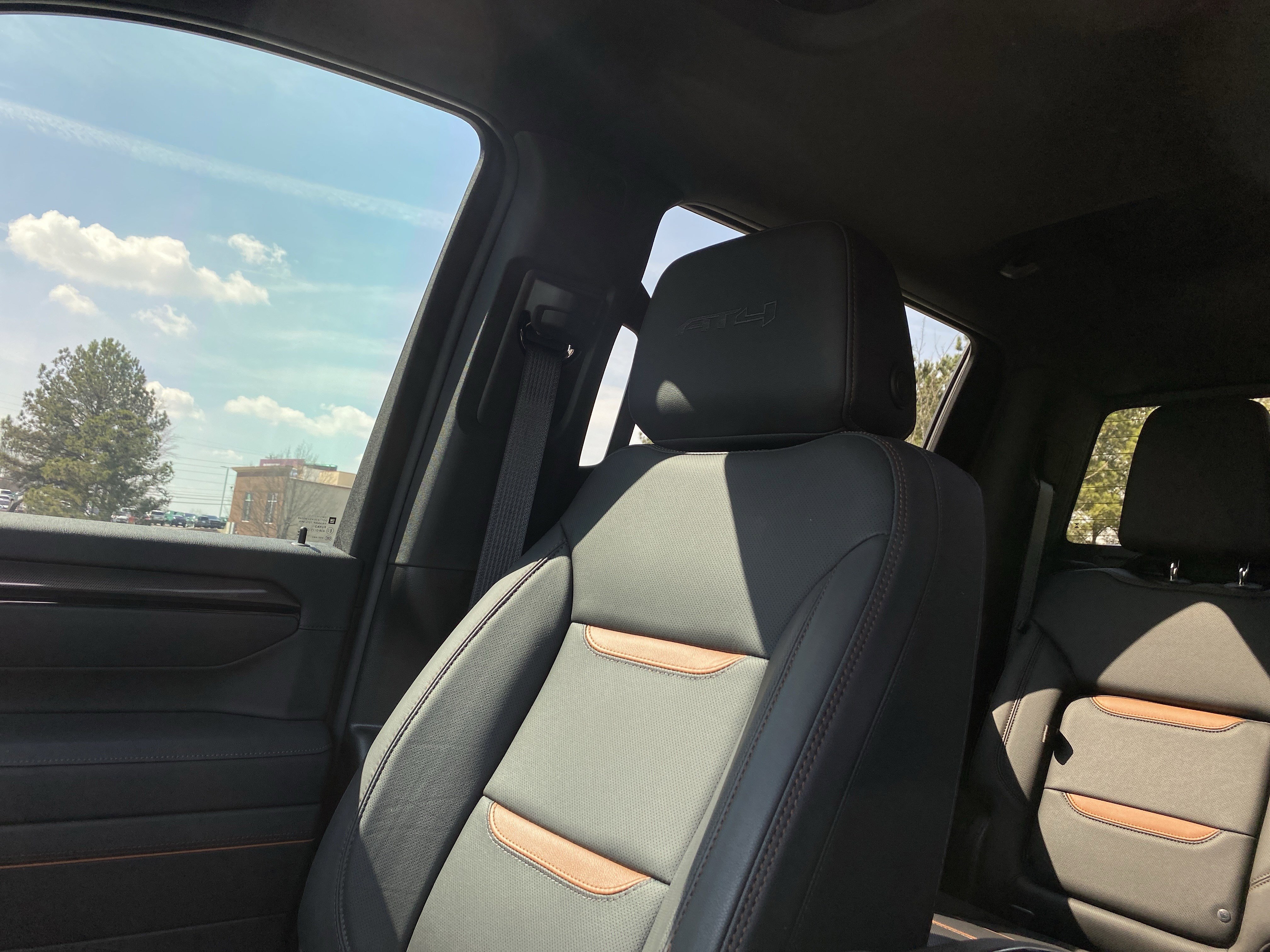 Used 2025 GMC Sierra 2500 AT4 w/ AT4 Premium Plus Package image 26