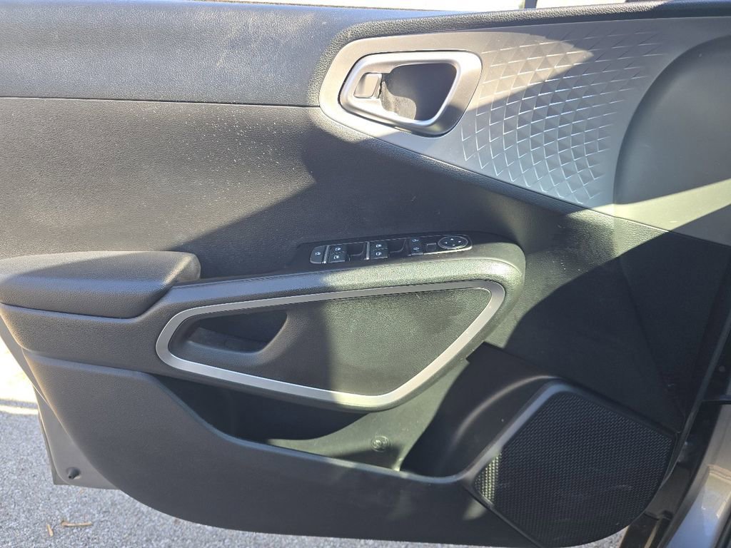 Used 2023 Kia Soul S FWD image 25