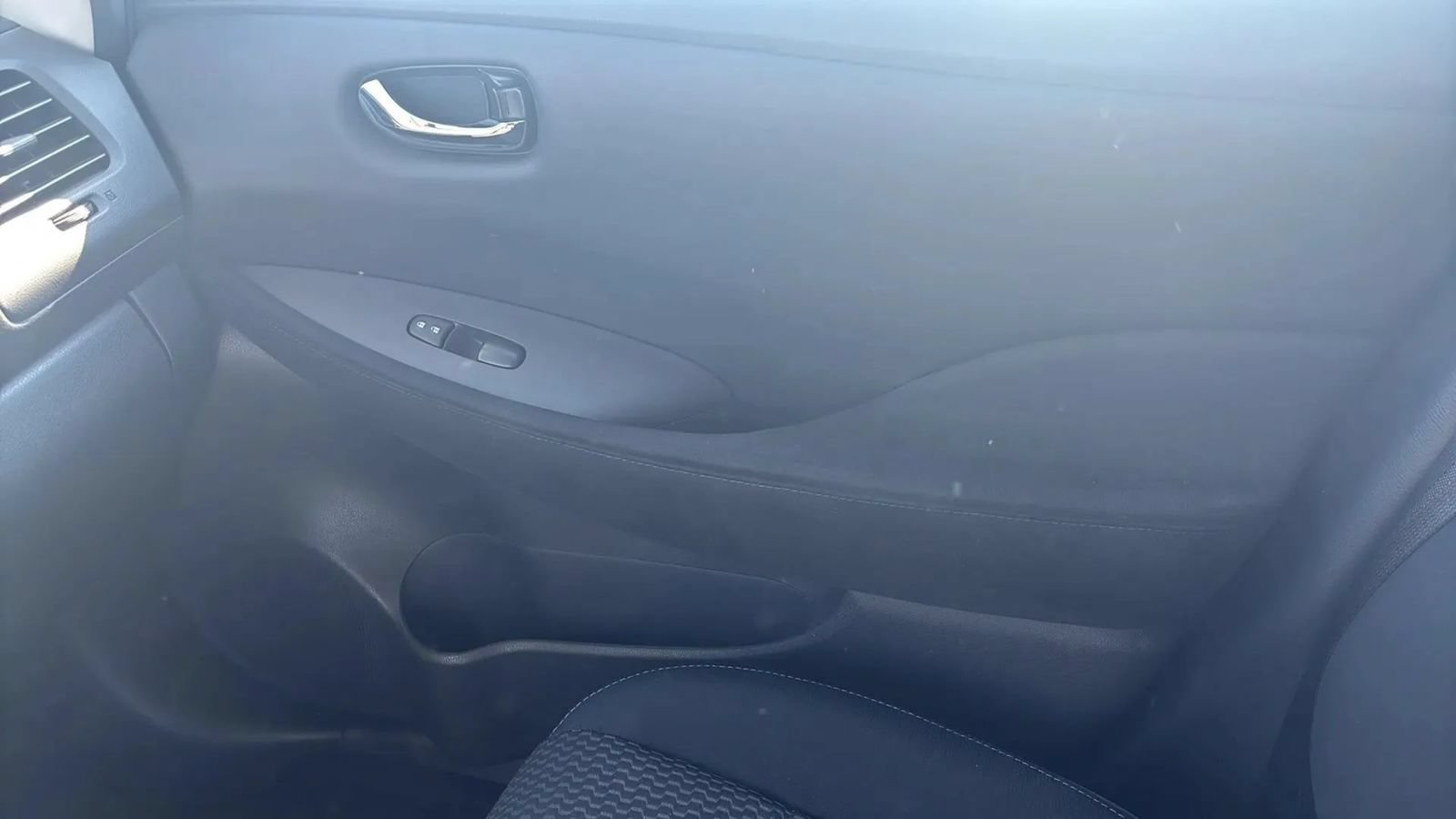 Used 2015 Nissan Leaf S FWD image 16