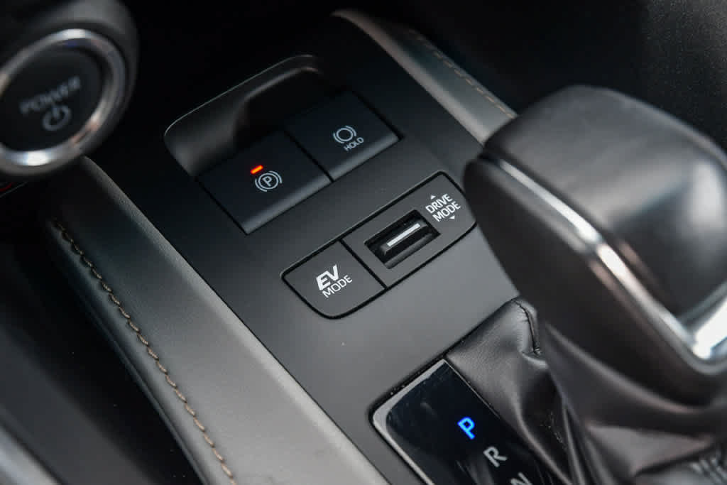 Certified 2024 Toyota Venza LE AWD/4WD image 21