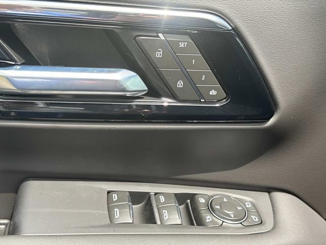 New 2025 Chevrolet Suburban Premier image 24