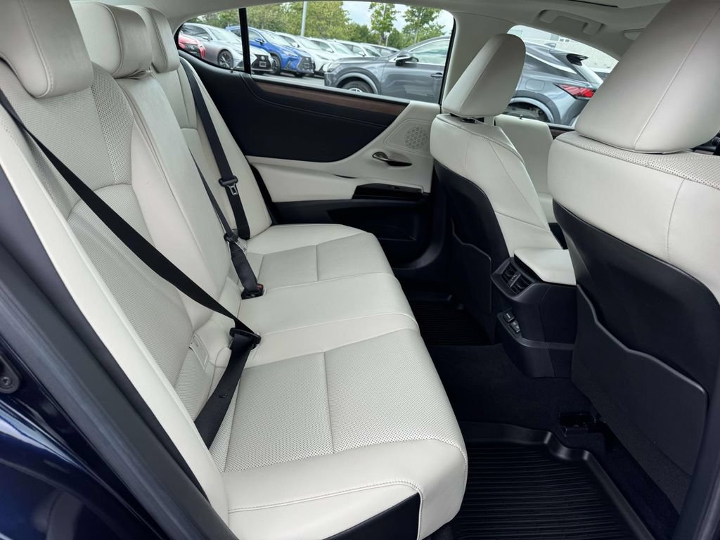 Used 2025 Lexus ES 350 w/ Premium Package FWD image 15