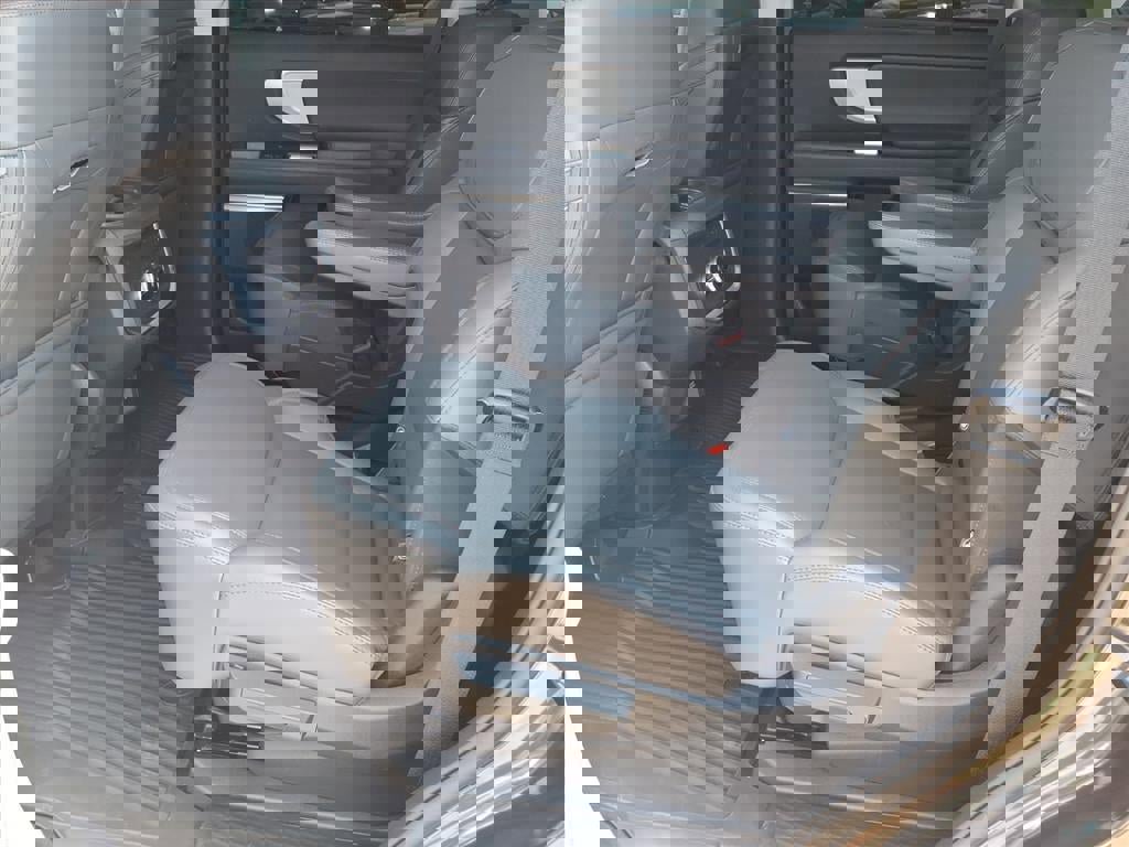 Used 2025 Ford Expedition Active image 19