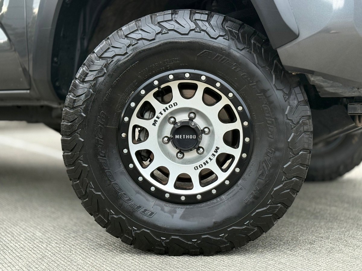 Used 2016 Toyota Tacoma TRD Off-Road w/ Towing Package AWD/4WD image 11