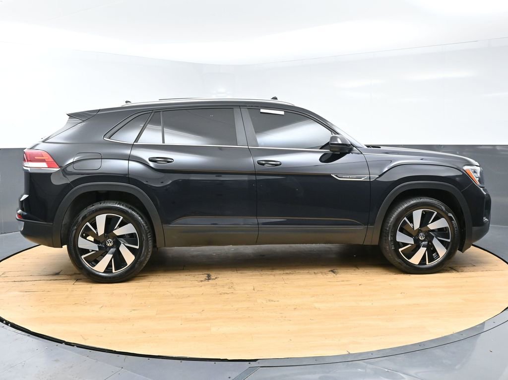 Used 2024 Volkswagen Atlas Cross Sport SE w/ Panoramic Sunroof Package FWD image 8