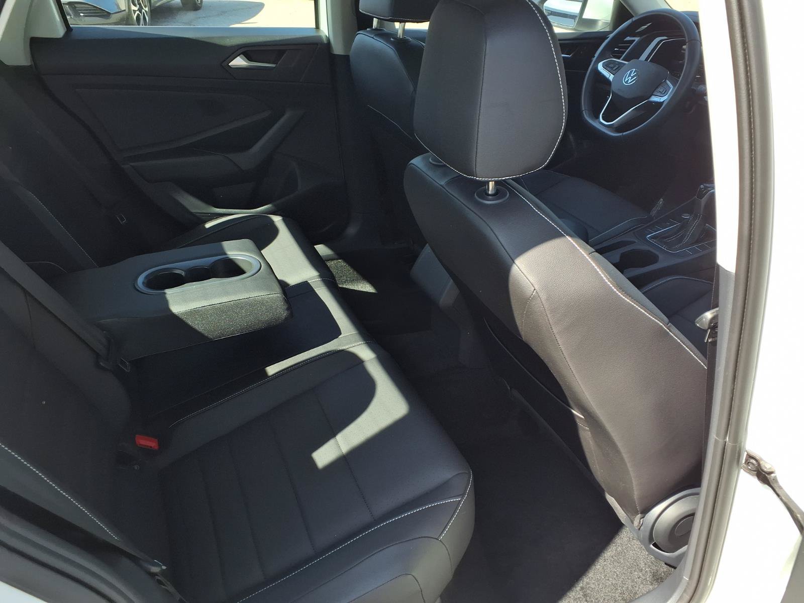 Used 2023 Volkswagen Jetta SE w/ Panoramic Sunroof Package FWD image 23