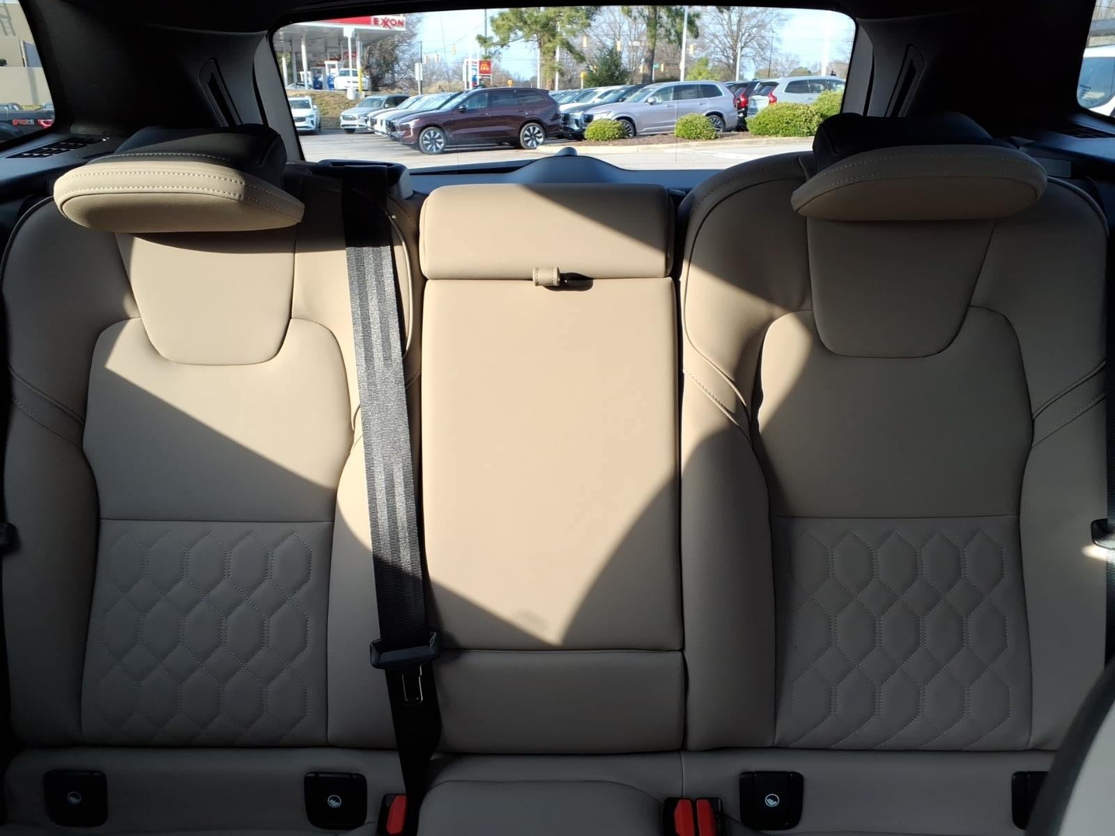 New 2026 Volvo XC60 B5 Core w/ Climate Package AWD/4WD image 16