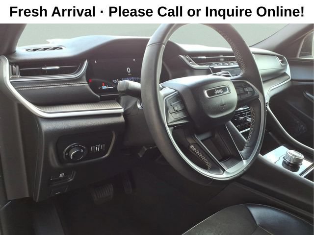 Used 2023 Jeep Grand Cherokee Altitude AWD/4WD image 13
