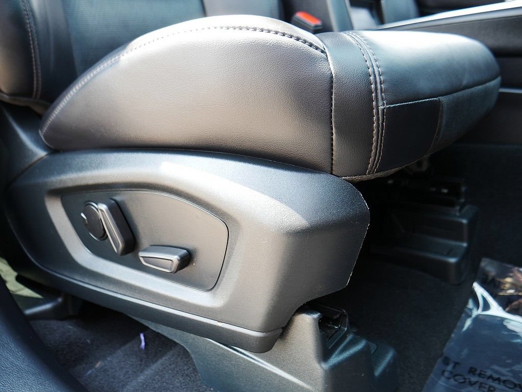 Used 2024 Ford Explorer Platinum w/ Technology Package AWD/4WD image 65