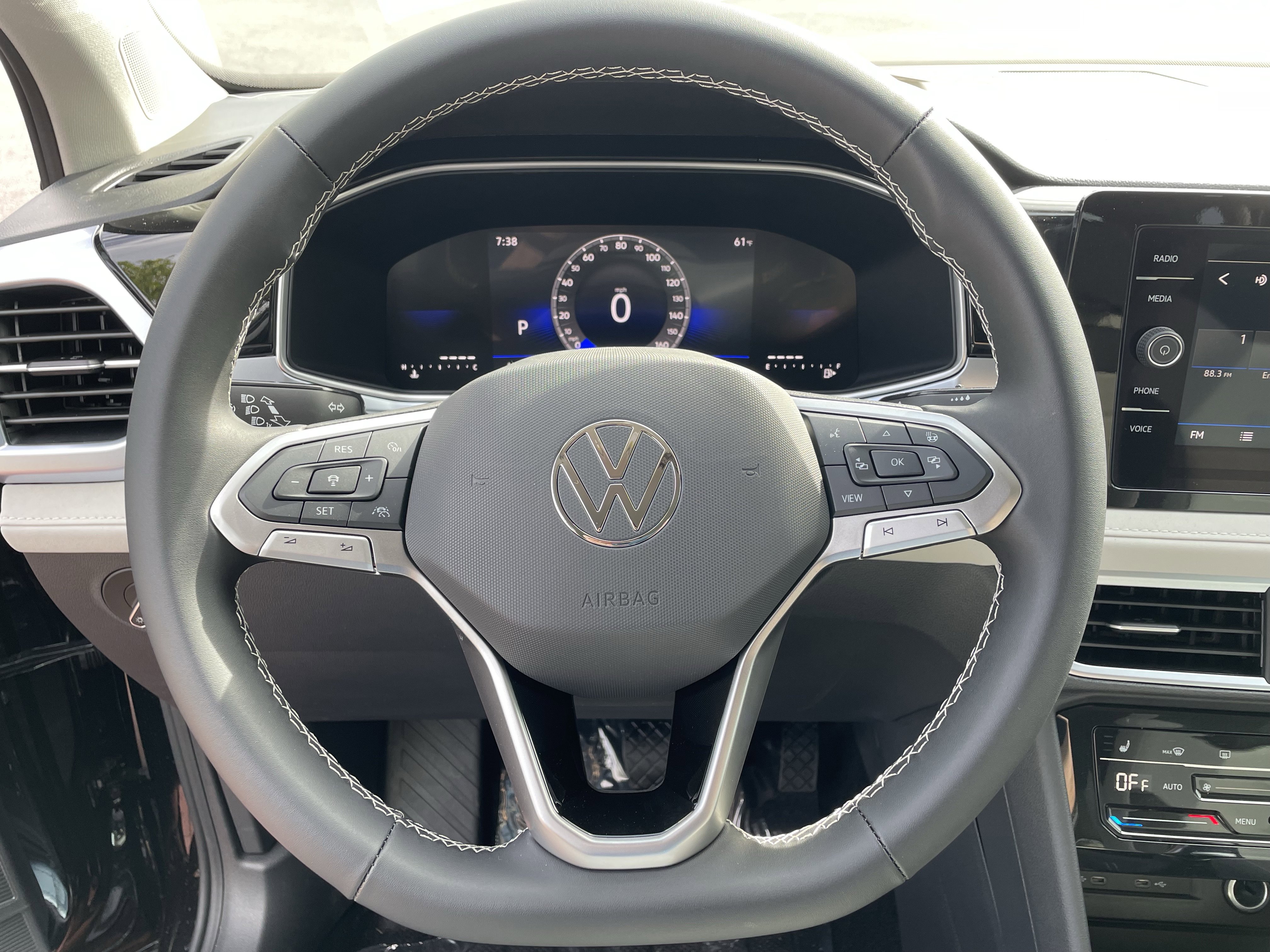 New 2026 Volkswagen Taos SE FWD image 16