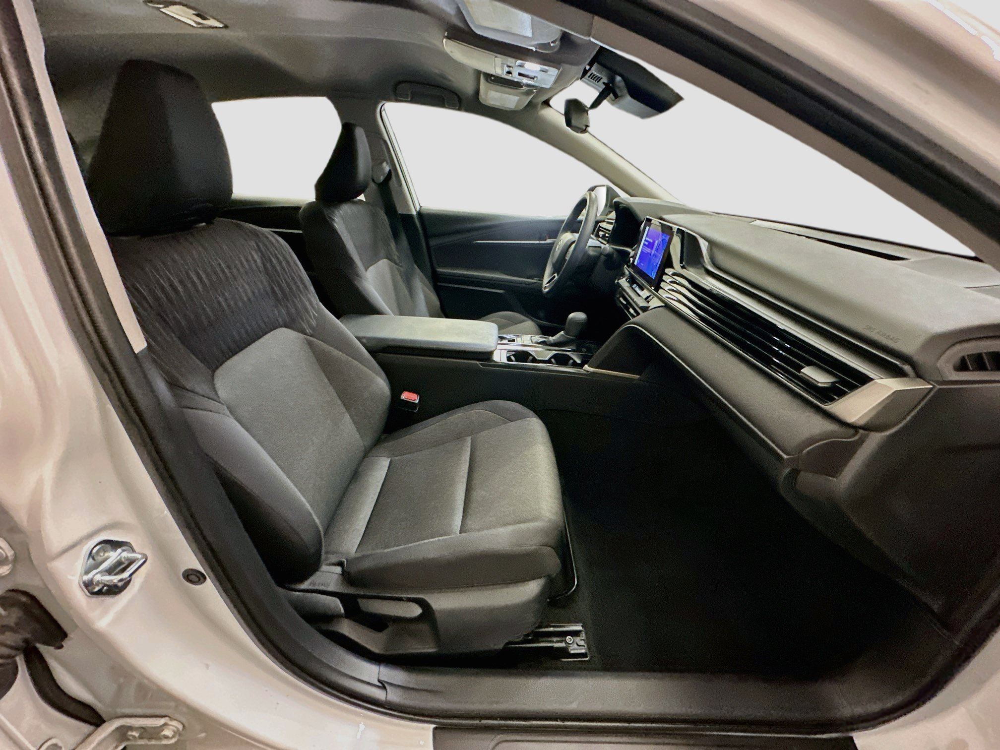 Used 2026 Toyota Camry SE FWD image 31