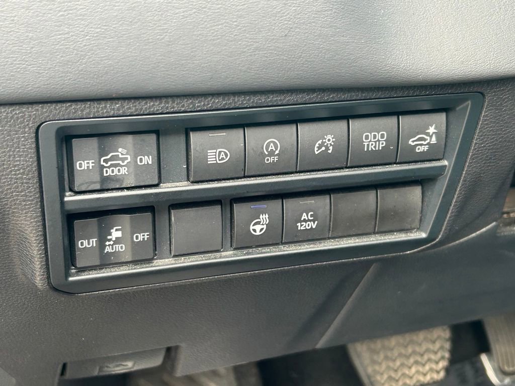 Used 2024 Toyota Tundra Platinum AWD/4WD image 30