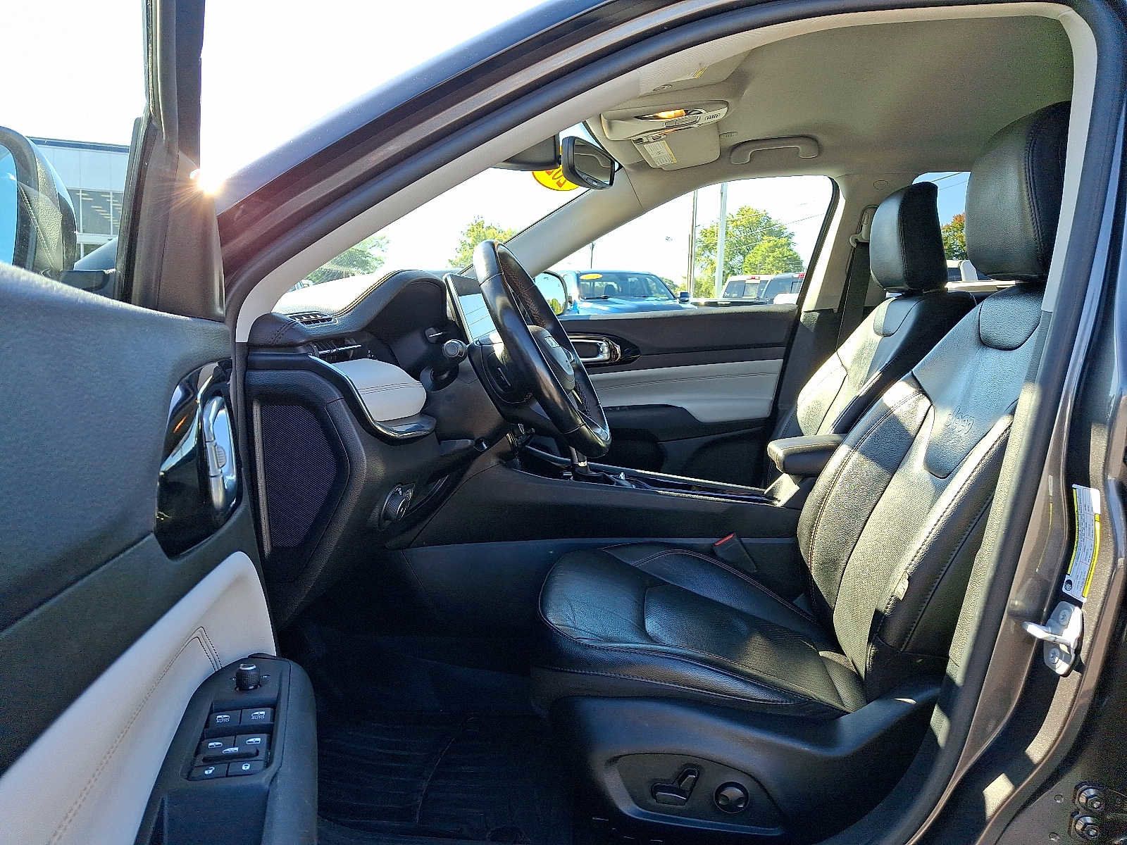 Certified 2022 Jeep Compass Limited image 14