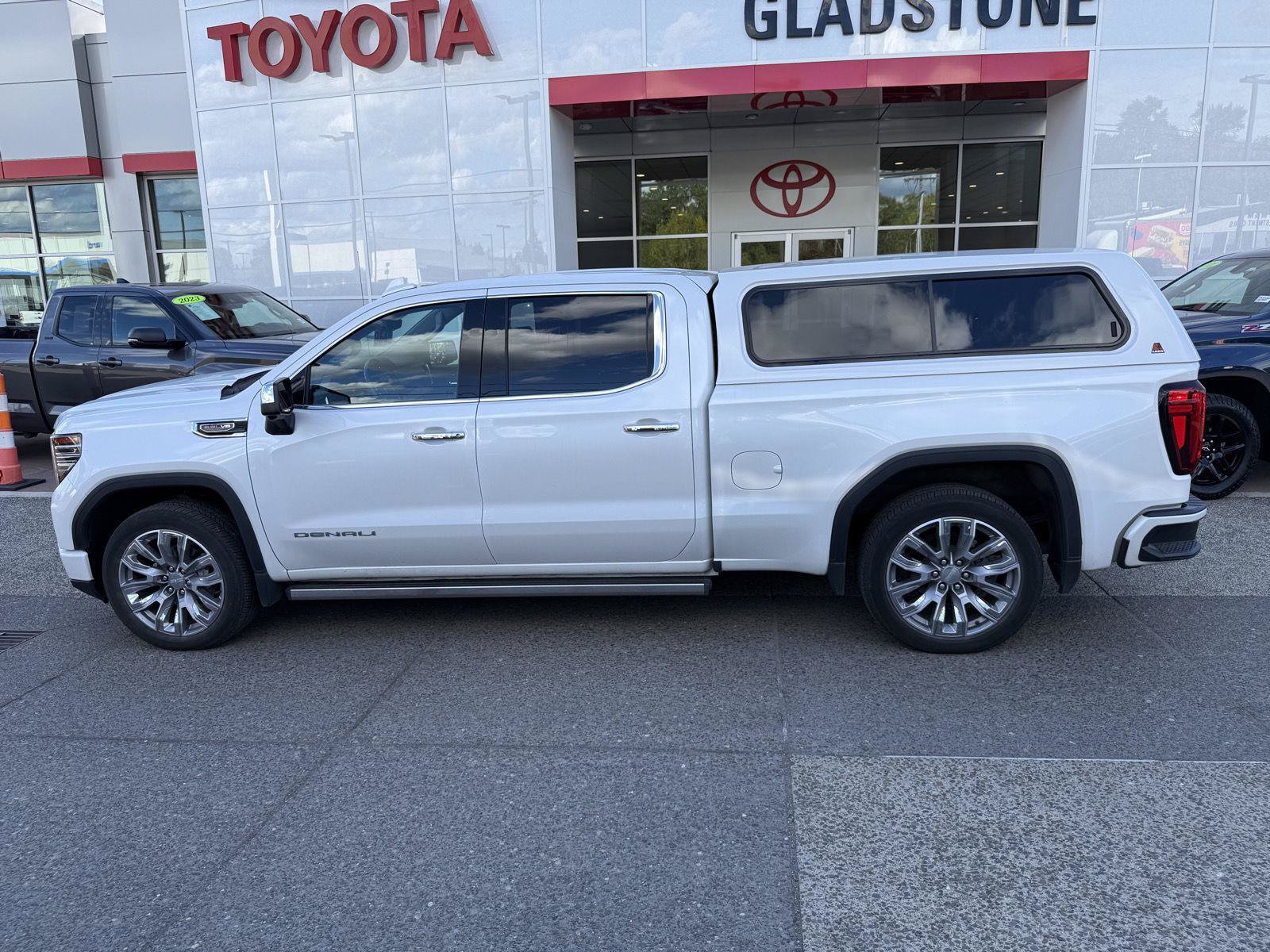 Used 2024 GMC Sierra 1500 Denali w/ Denali Reserve Package AWD/4WD image 3