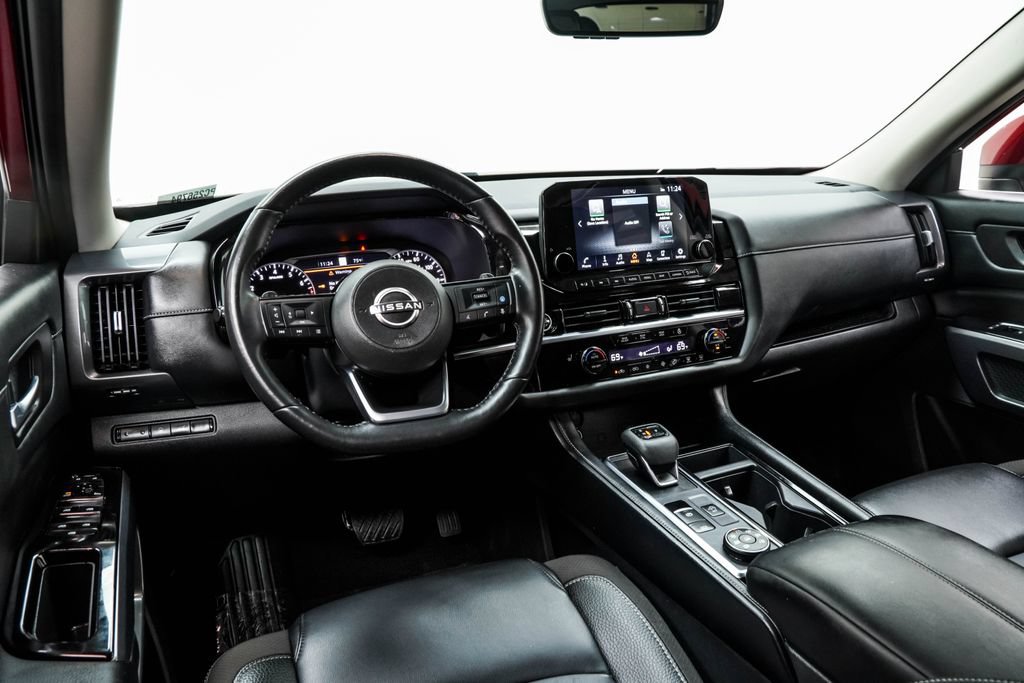 Used 2023 Nissan Pathfinder SL AWD/4WD image 5
