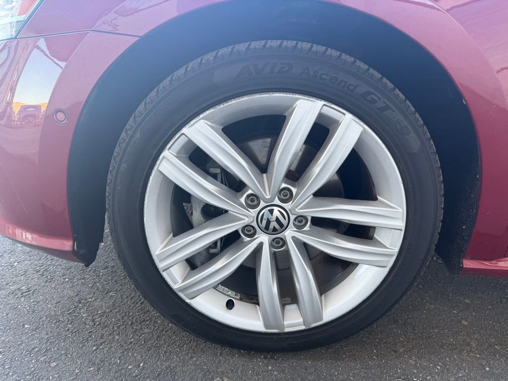 Used 2018 Volkswagen Passat 2.0T SEL Premium image 20
