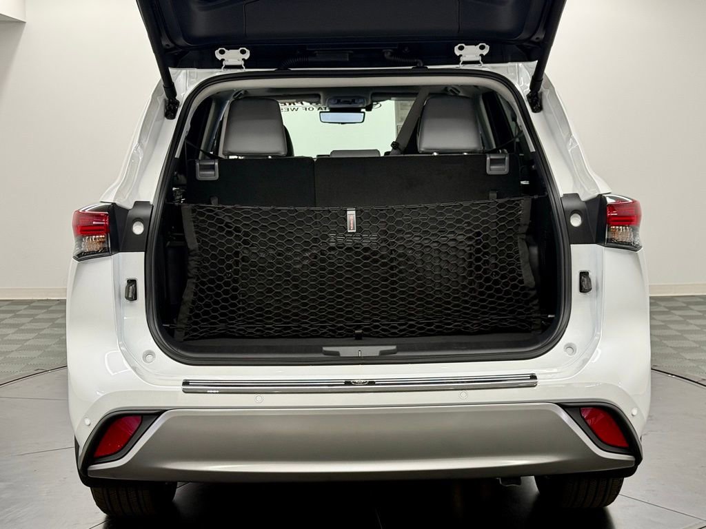 Used 2026 Toyota Highlander Platinum AWD/4WD image 15