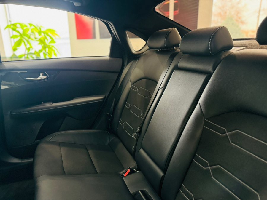 Used 2023 Kia Forte GT-Line w/ GT-Line Premium Package image 17