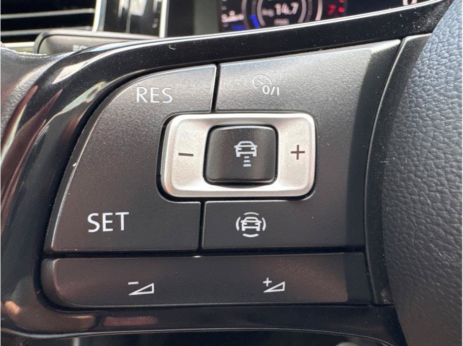 Used 2019 Volkswagen Golf R 4-Door AWD/4WD image 17