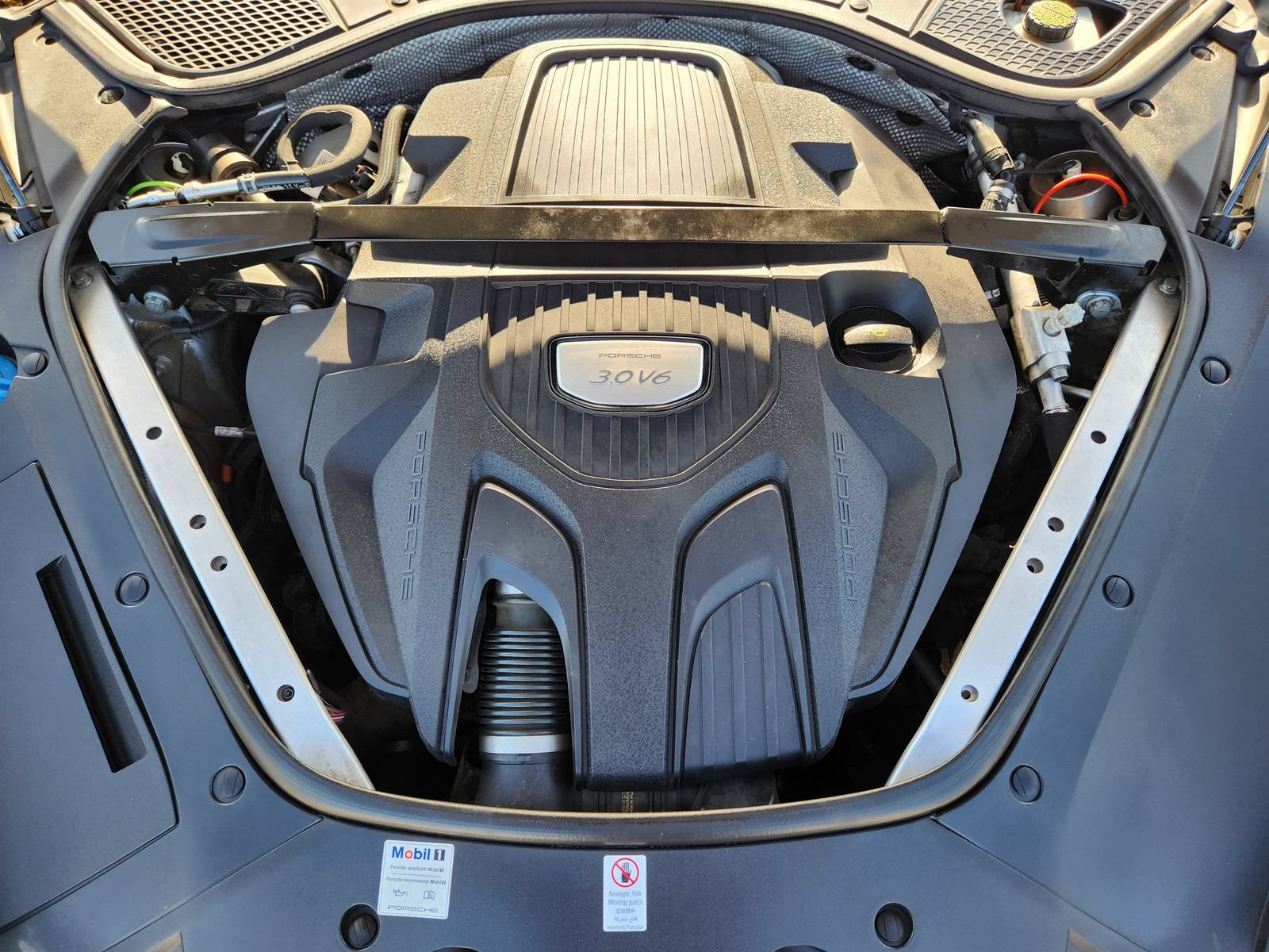 Used 2017 Porsche Panamera 4 AWD/4WD image 40