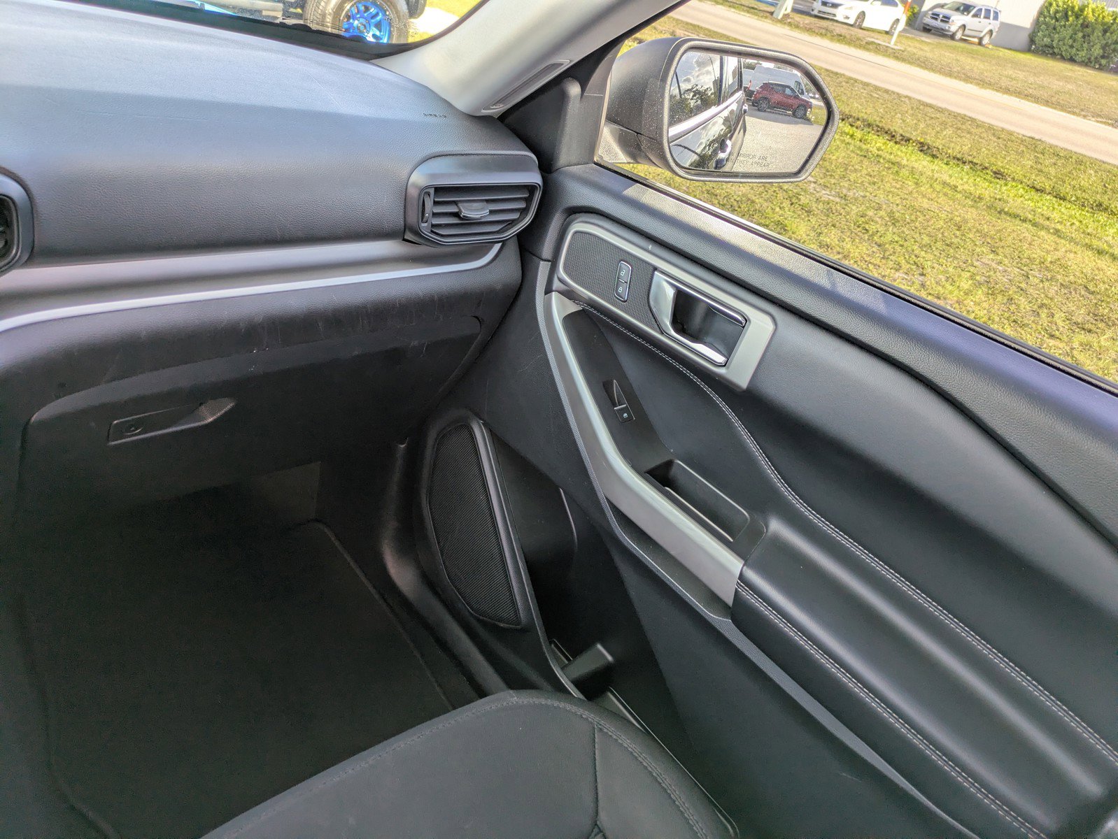 Used 2021 Ford Explorer XLT RWD image 14