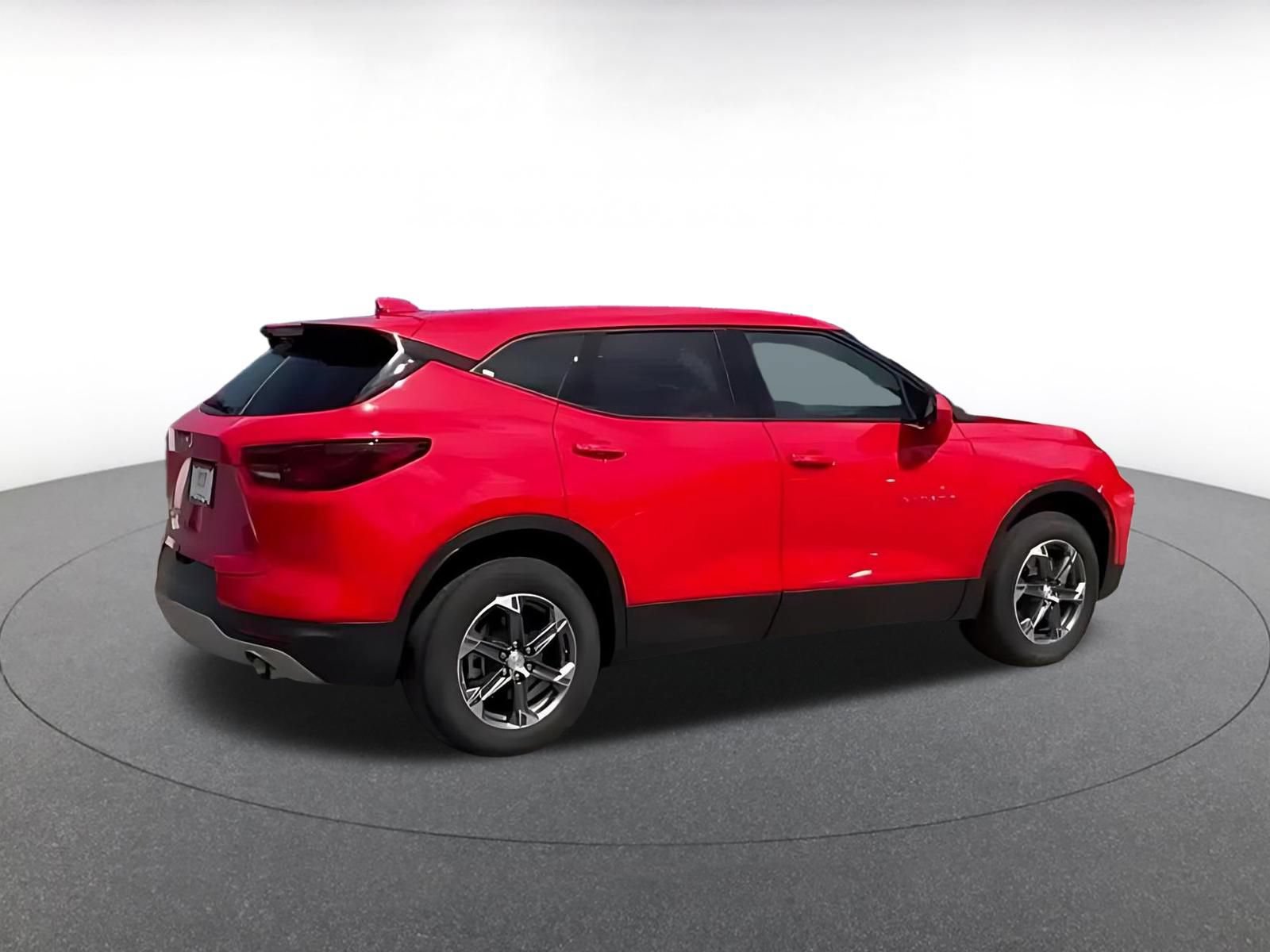 Used 2025 Chevrolet Blazer LT FWD image 9
