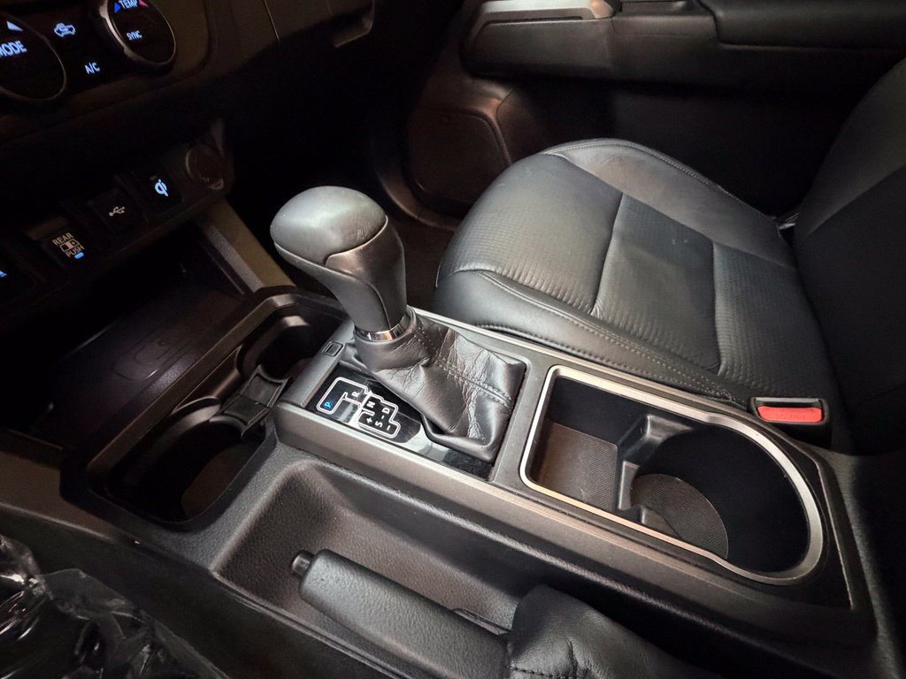 Used 2020 Toyota Tacoma TRD Off-Road w/ TRD Premium Off Road Package AWD/4WD image 35