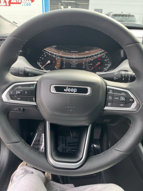 Used 2025 Jeep Compass Limited AWD/4WD image 16