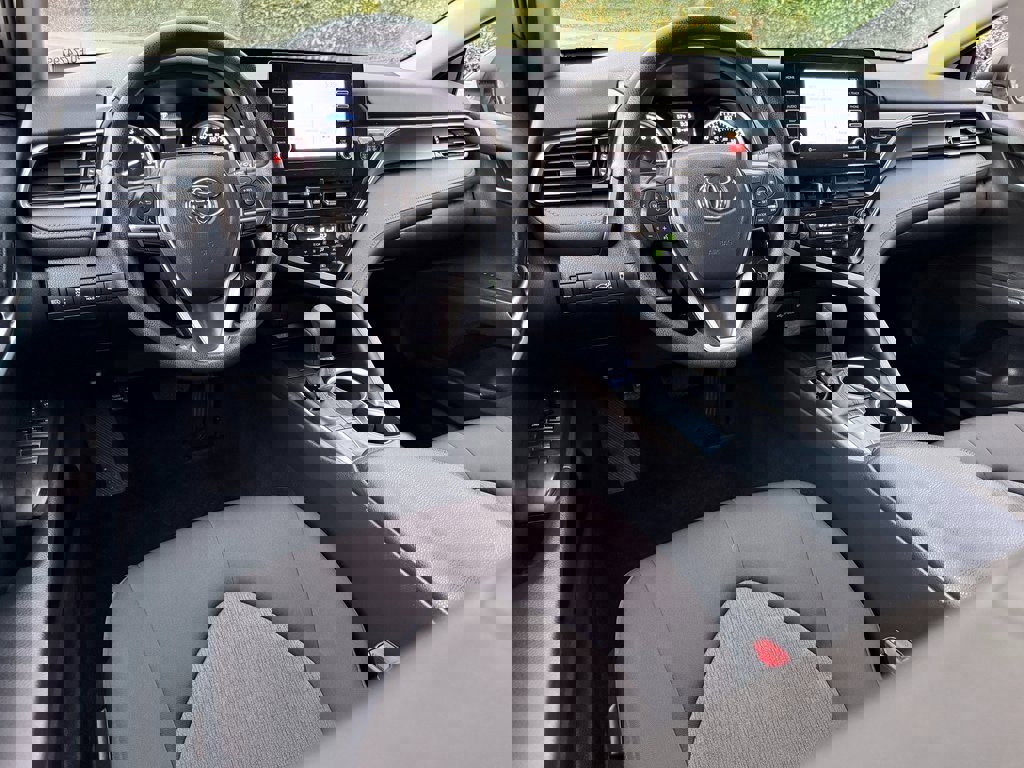 Used 2023 Toyota Camry LE image 10