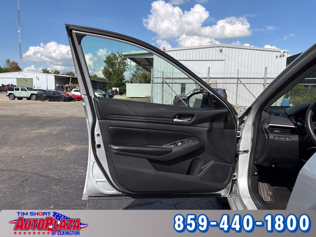 Used 2024 Nissan Altima 2.5 SV AWD/4WD image 27