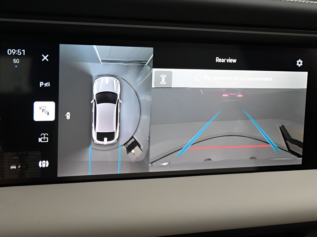 New 2025 Porsche Macan 4S Electric AWD/4WD image 18