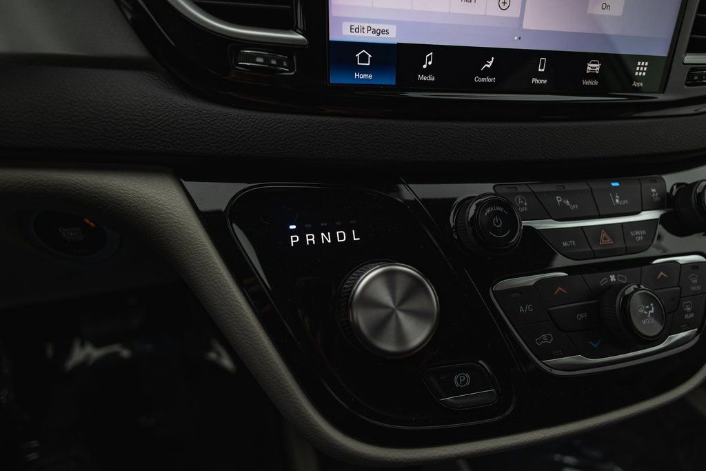 Used 2024 Chrysler Pacifica Touring-L image 17