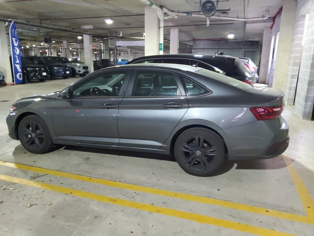 Certified 2023 Volkswagen Jetta SE w/ Panoramic Sunroof Package FWD image 2