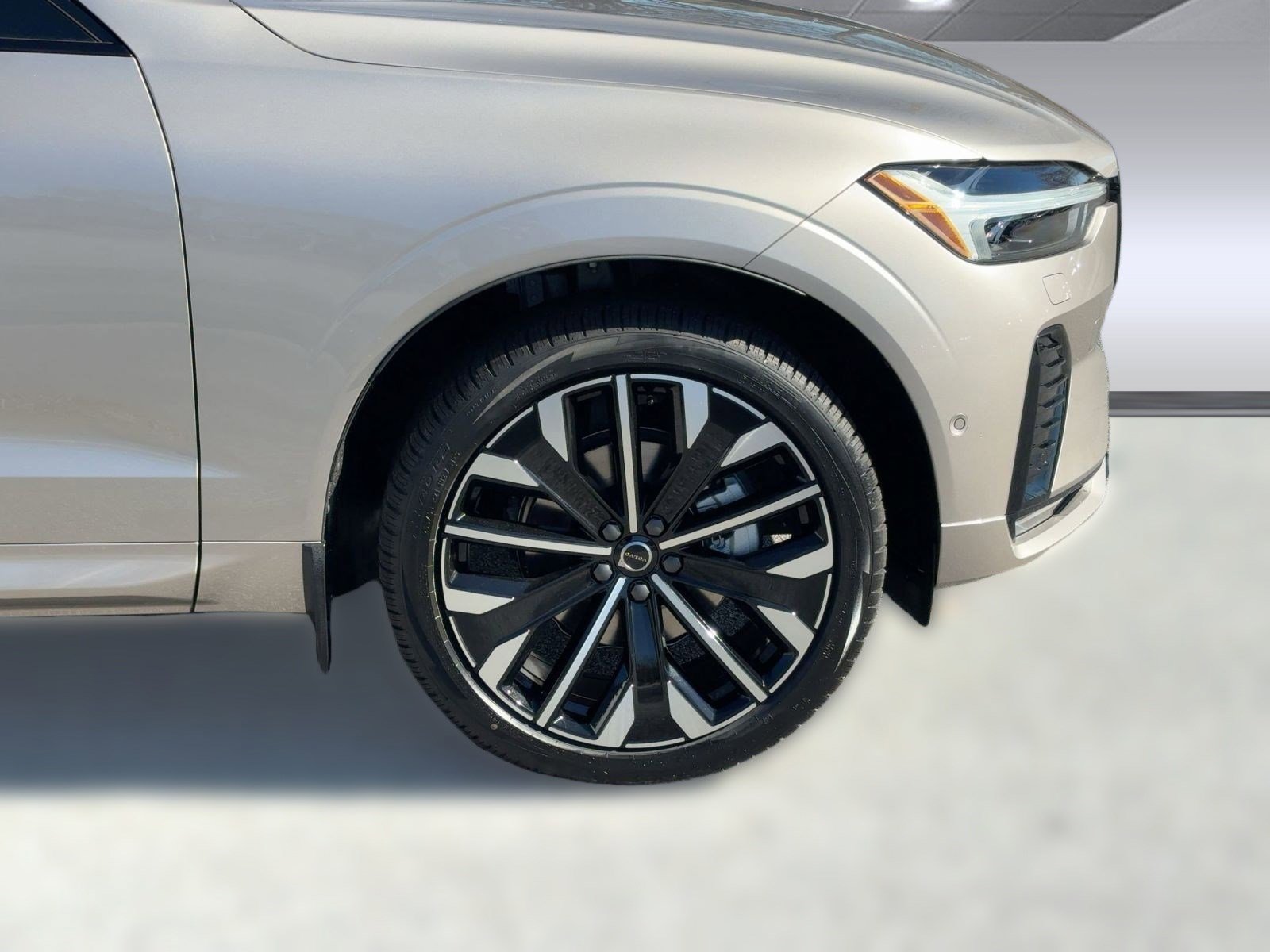 New 2026 Volvo XC60 B5 Ultra w/ Climate Package image 11