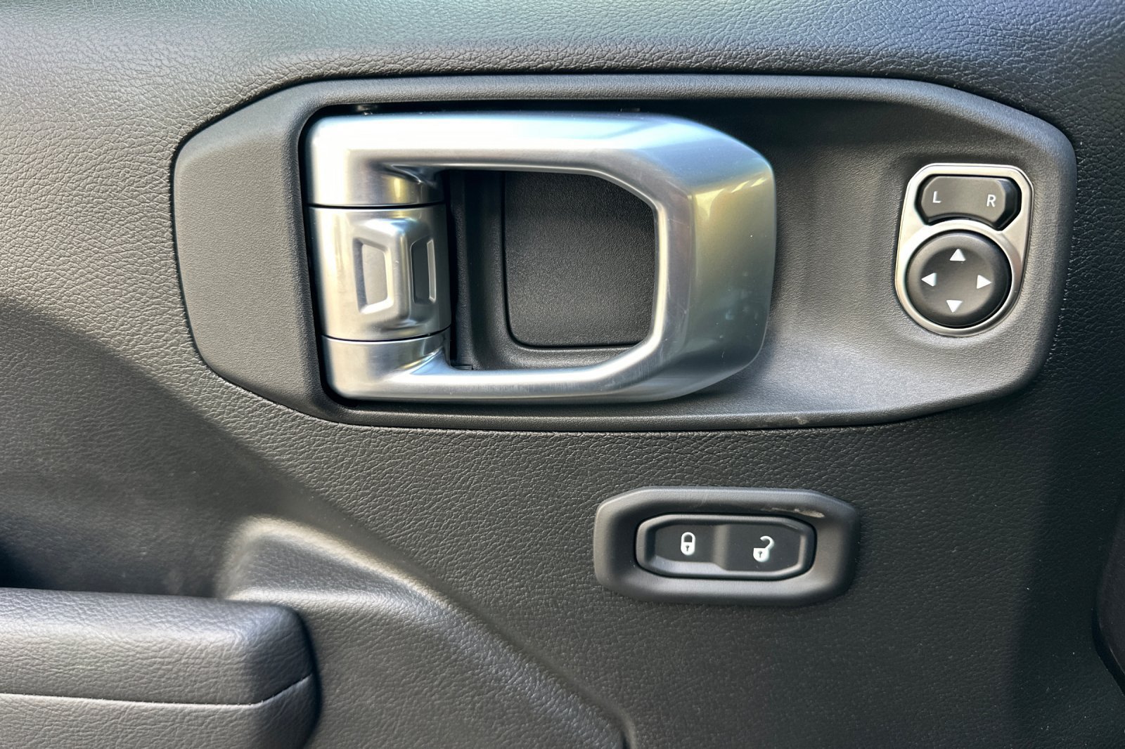 New 2026 Jeep Gladiator Sport AWD/4WD image 10