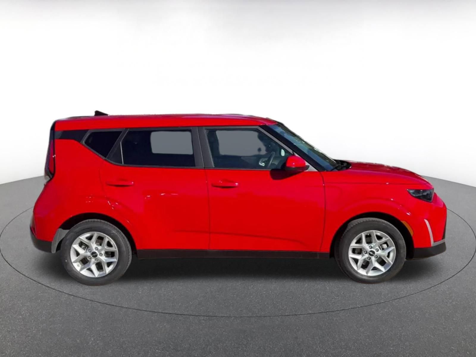 Used 2025 Kia Soul LX w/ LX Technology Package image 16