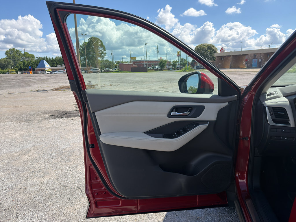 Certified 2024 Nissan Rogue SV w/ SV Premium Package FWD image 11