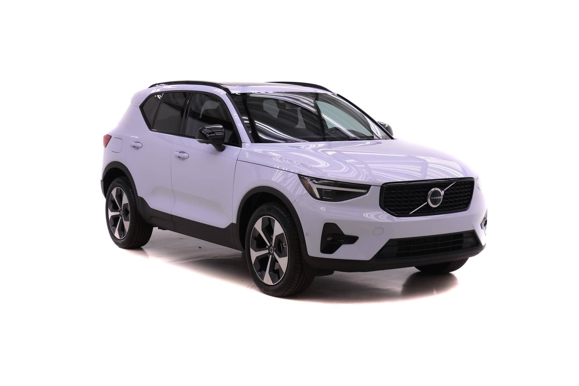 New 2026 Volvo XC40 B5 Plus AWD/4WD image 2
