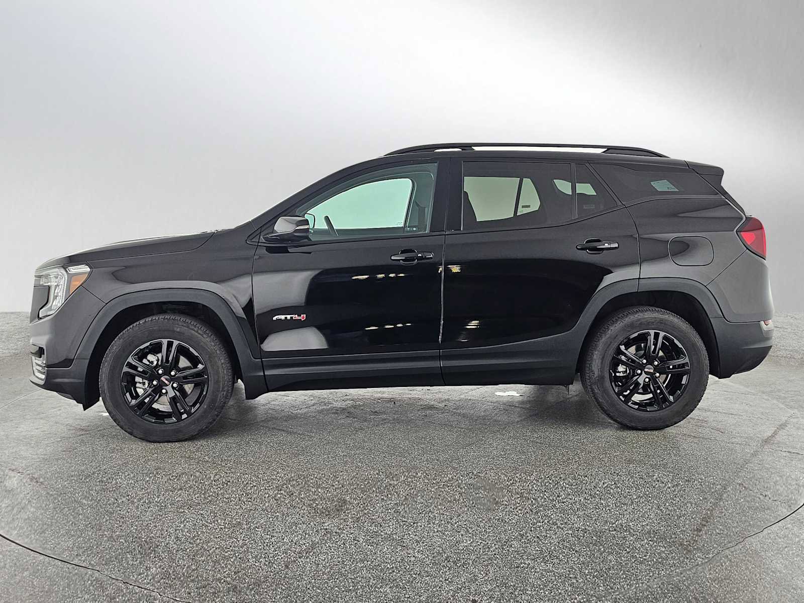 Used 2023 GMC Terrain AT4 image 4