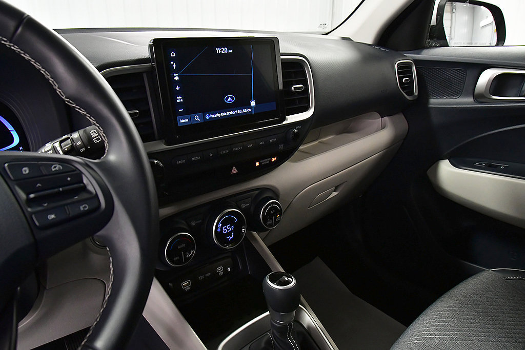 Used 2025 Hyundai Venue Limited FWD image 22