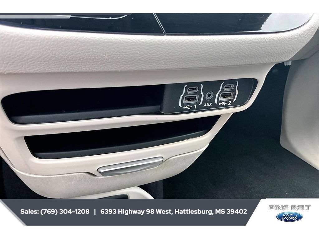 Used 2023 Chrysler Pacifica Touring-L FWD image 23