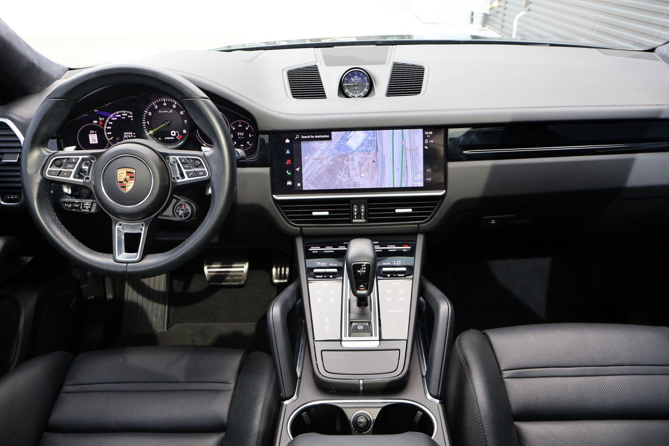 Certified 2022 Porsche Cayenne Turbo S AWD/4WD image 23